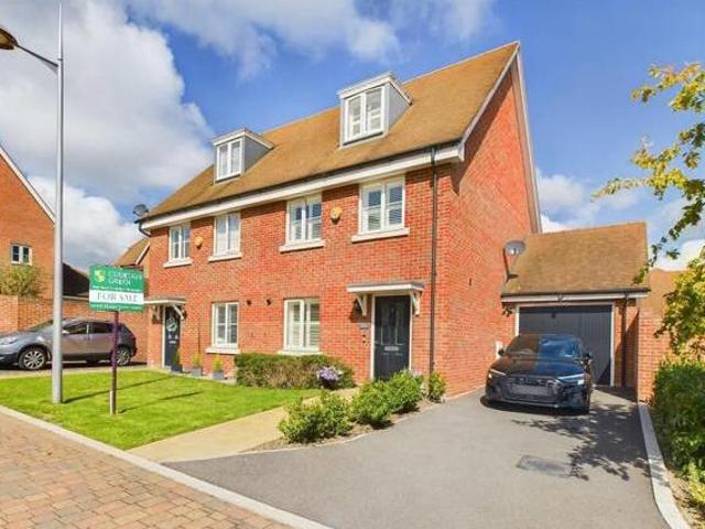 House for sale in Kilnwood Vale, Horsham