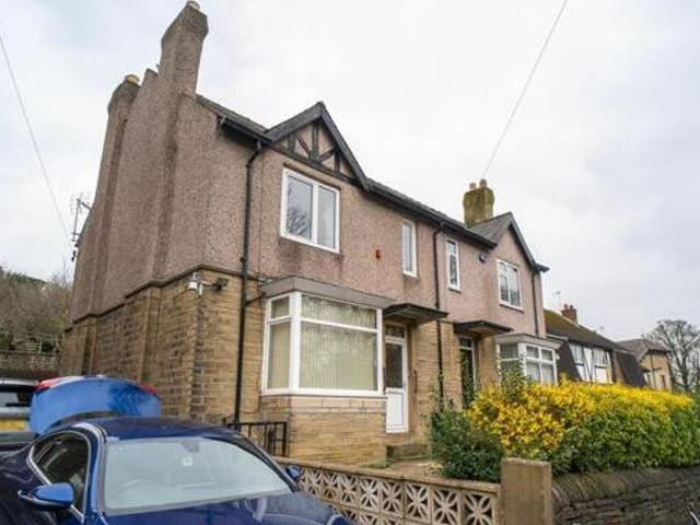 House for sale in Huddersfield, West Yorkshire