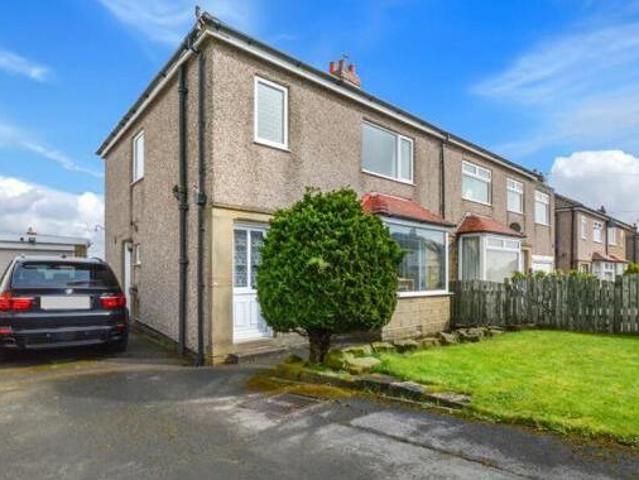 House for sale in Huddersfield, West Yorkshire