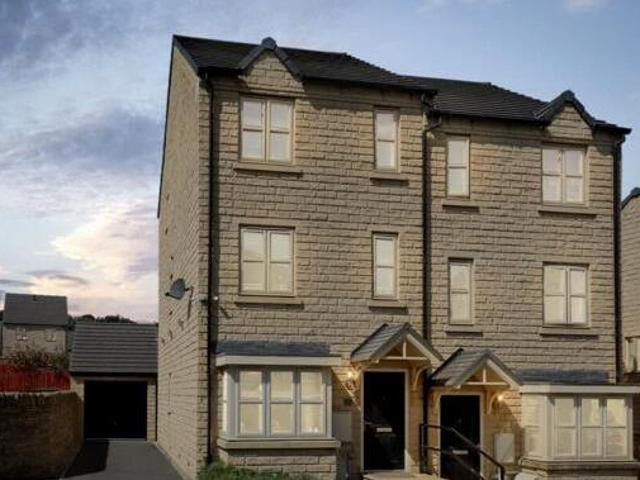 House for sale in Huddersfield, West Yorkshire