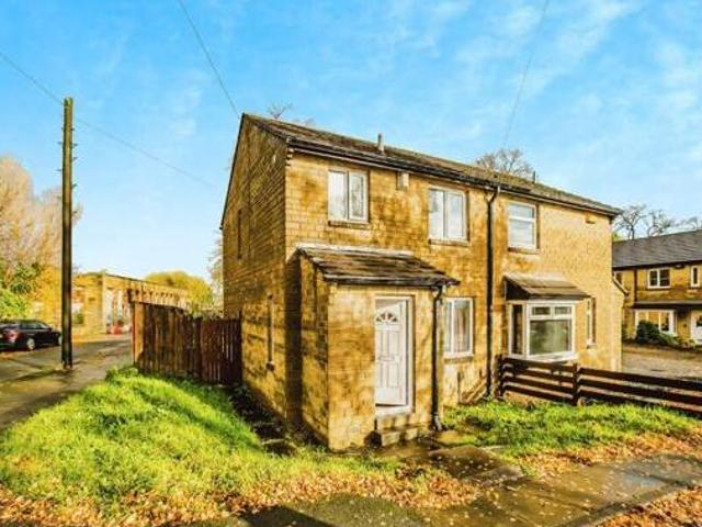 House for sale in Huddersfield, West Yorkshire