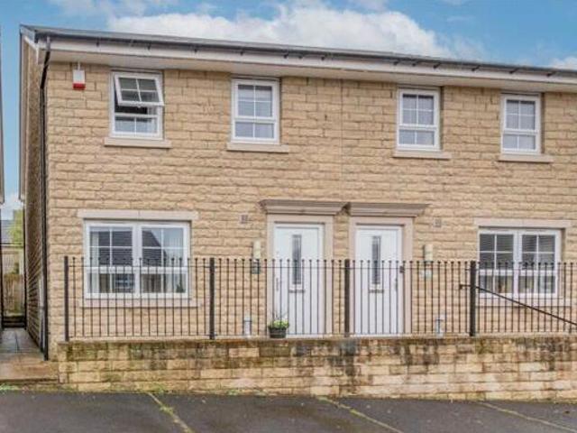 House for sale in Huddersfield, West Yorkshire