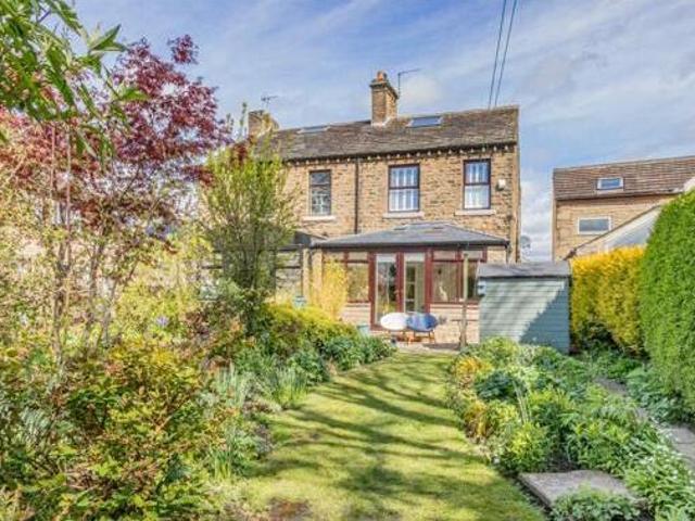 House for sale in Huddersfield, West Yorkshire