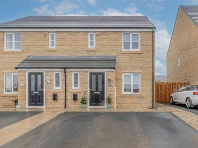 House for sale in Huddersfield, West Yorkshire