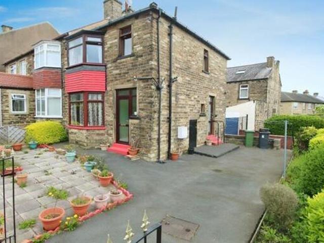 House for sale in Hillhouse, Huddersfield