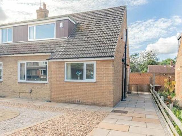 House for sale in Huddersfield, West Yorkshire