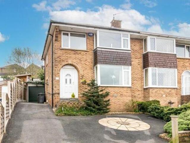 House for sale in Huddersfield, West Yorkshire