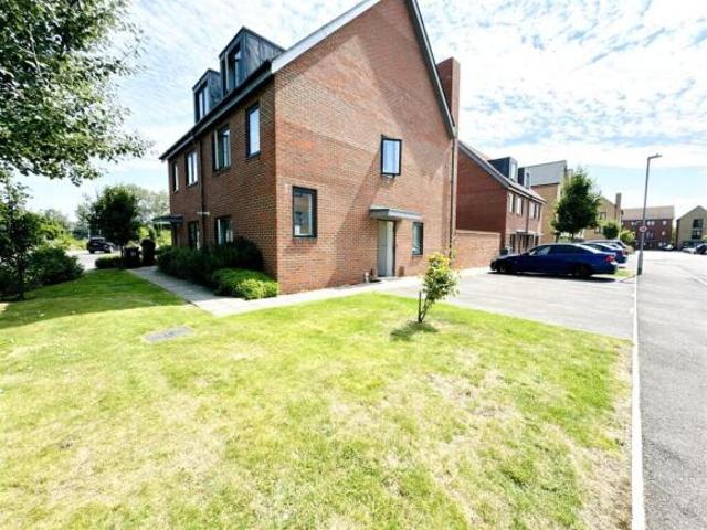 Farm for sale in Whitley Wood, Reading