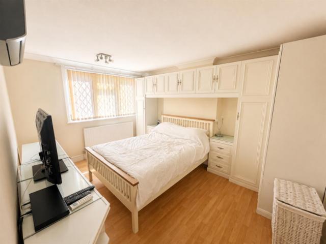 Farm for sale in Pilgrims' Hatch, Navestock Side