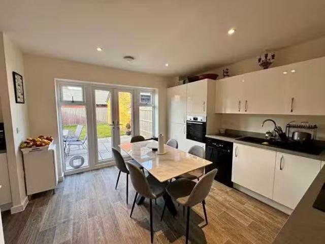 House for sale in Shirley