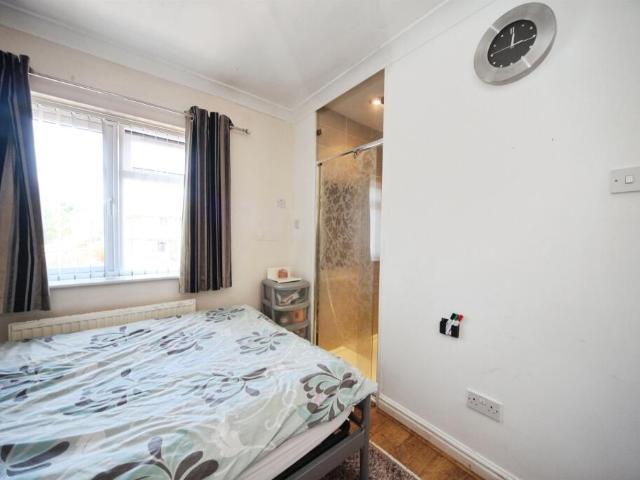 Semi Detached House for sale in Luton