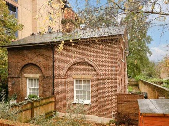 House for sale in Kingston Upon Thames, Greater London