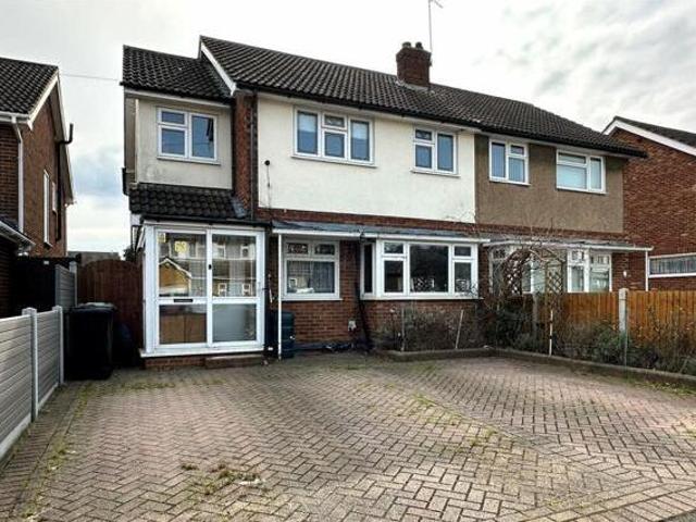 House for sale in Laindon, Essex