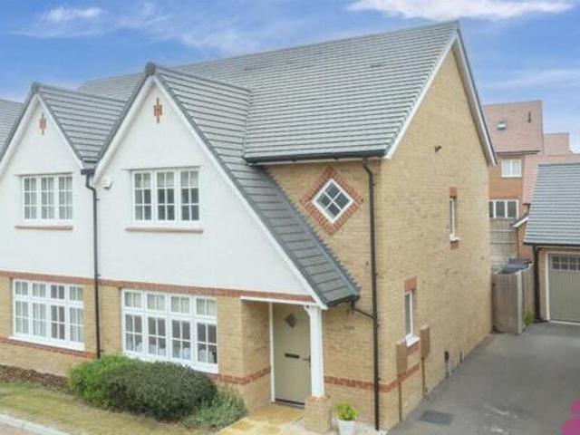 House for sale in Lee Chapel, Basildon
