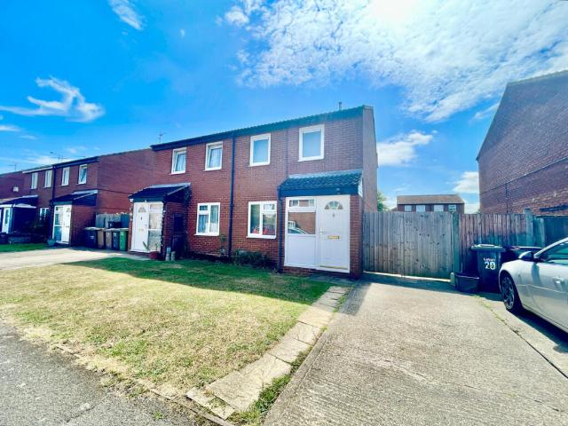 Semi Detached House for sale in Luton