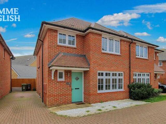 House for sale in Laindon, Essex
