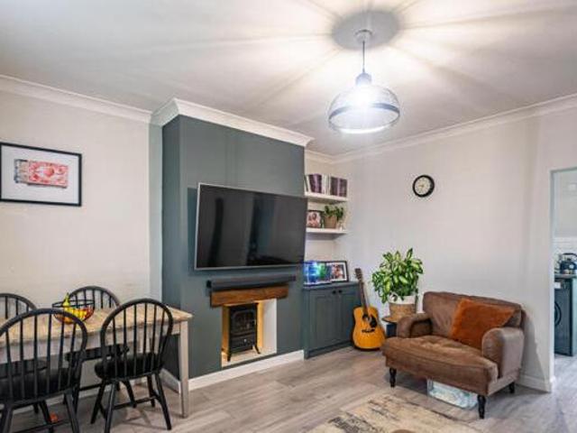 House for sale in Hyde Park, West Yorkshire