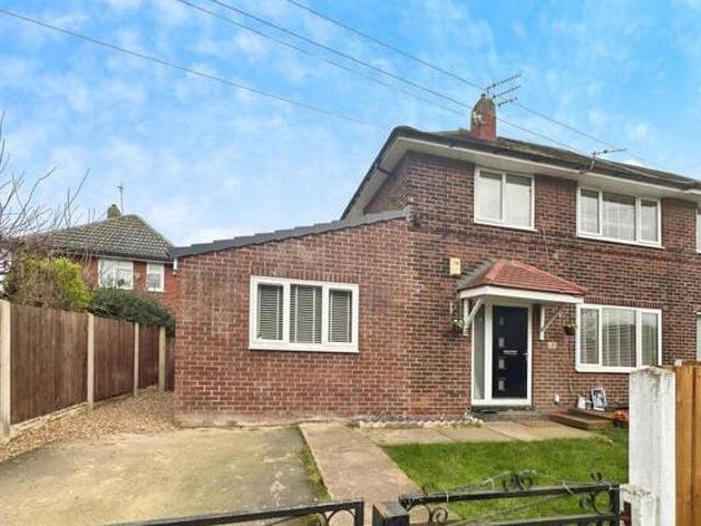 House for sale in Robin Hood, West Yorkshire