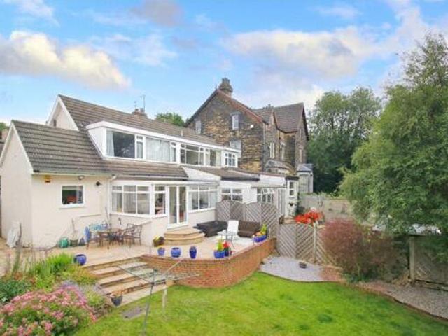 House for sale in Farsley, West Yorkshire