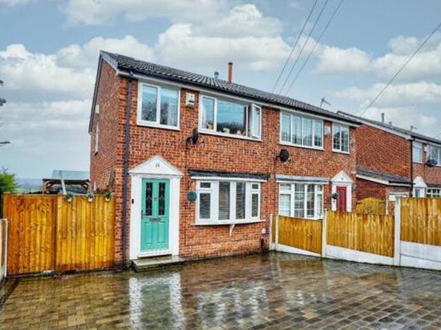 House for sale in Farsley, West Yorkshire