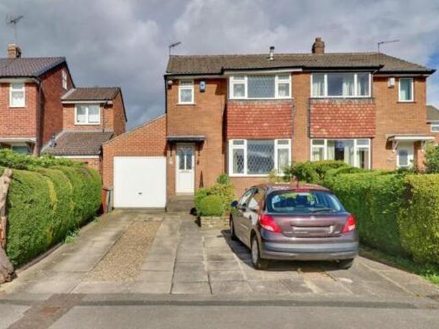 House for sale in Cookridge, West Yorkshire