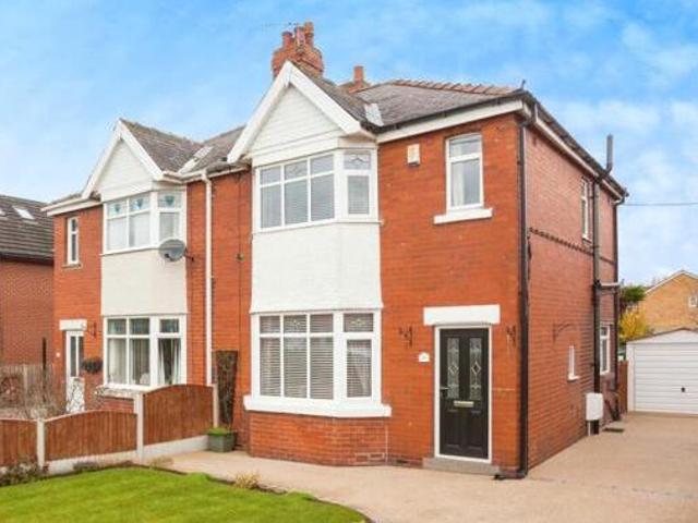 House for sale in Scholes, West Yorkshire