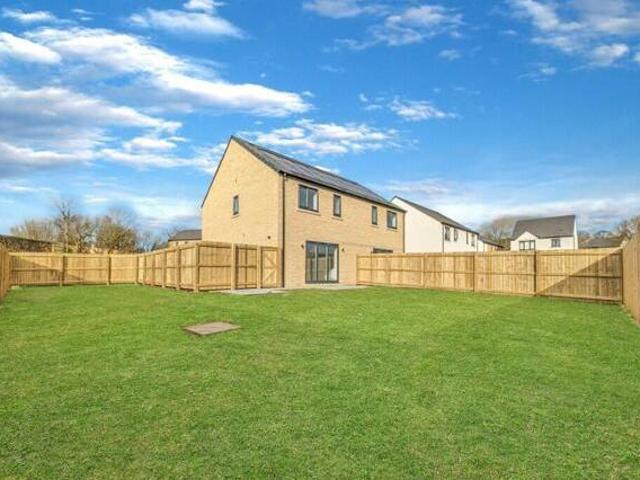 House for sale in Tranmere Park, Guiseley