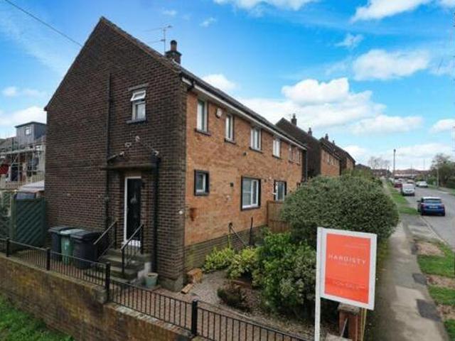 House for sale in Farsley, West Yorkshire