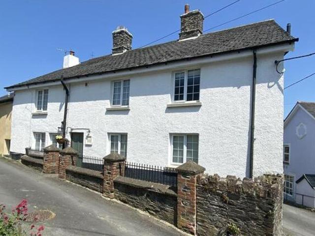 House for sale in Weir Quay, Devon