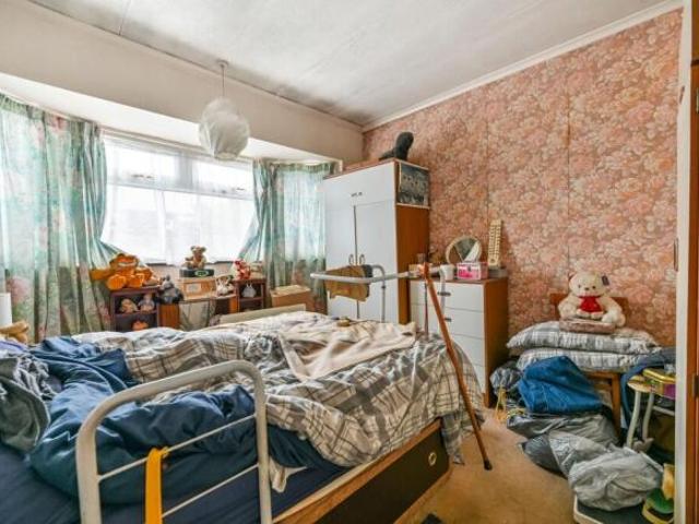 Cottage for sale in Twickenham, Greater London