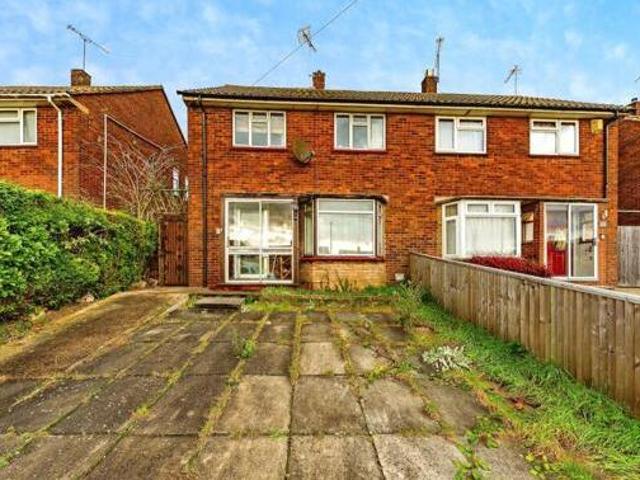 House for sale in Luton