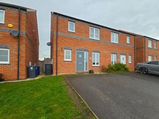 House for sale in Mapplewell, South Yorkshire
