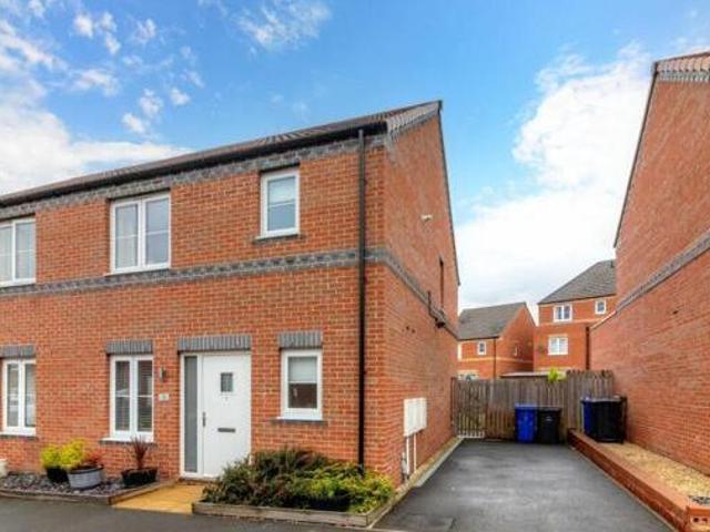 House for sale in Mapplewell, South Yorkshire