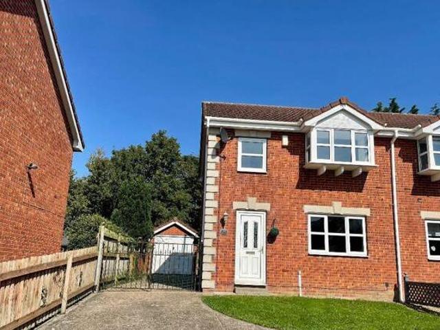 House for sale in Mapplewell, South Yorkshire