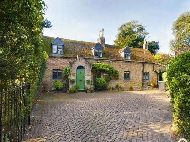 House for sale in Millmead, Acol