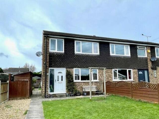 House for sale in Froggatt, East Midlands