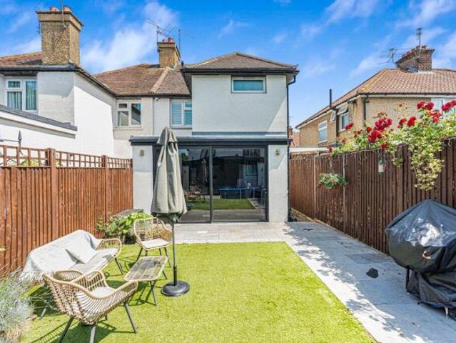 Farm for sale in Holywell Estate, North Watford