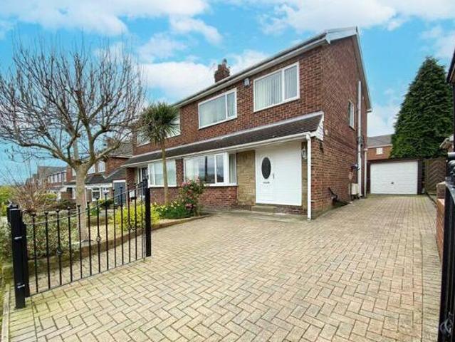 House for sale in London Park, Mirfield