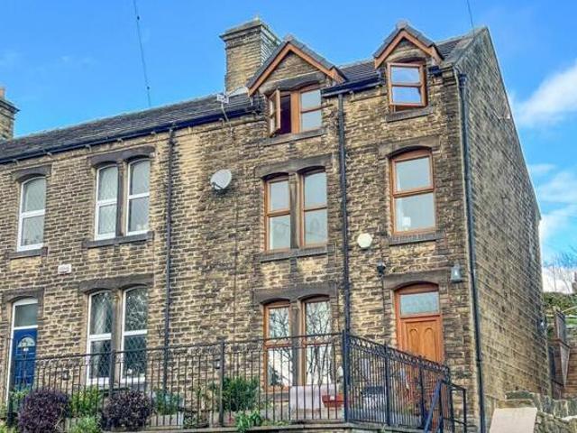 House for sale in Huddersfield, West Yorkshire