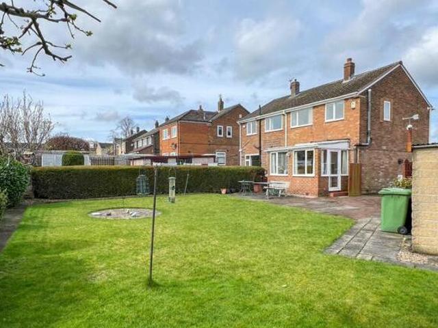 House for sale in Huddersfield, West Yorkshire