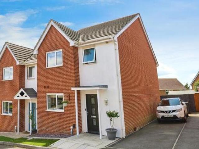House for sale in Newport