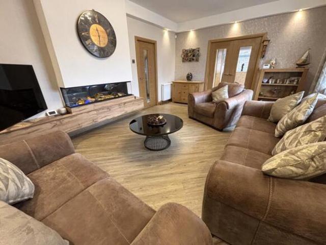 Farm for sale in Guide Bridge, Greenheys