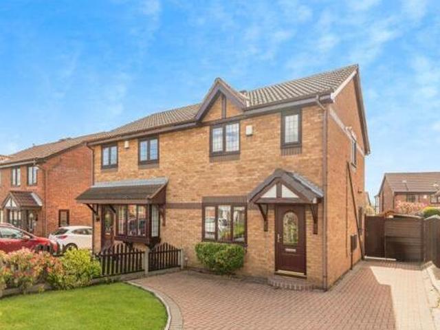 House for sale in Ossett, West Yorkshire