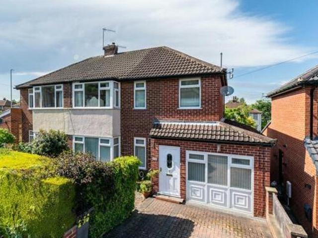 House for sale in West Chevin, Guiseley