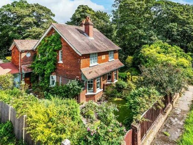House for sale in Oxted, Hillview