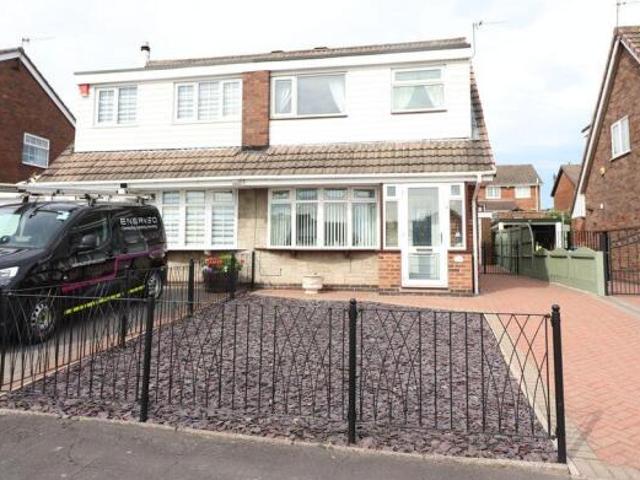 Farm for sale in Peak Dale, Charlesworth