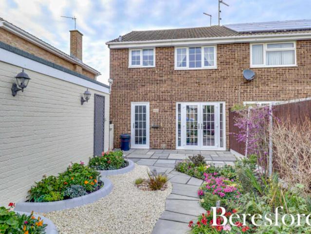 Farm for sale in Pilgrims' Hatch, Navestock Side
