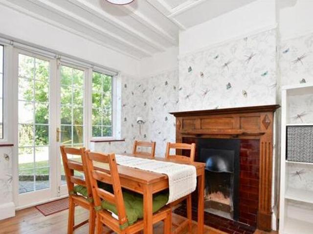 House for sale in Woodhatch, Red Hill