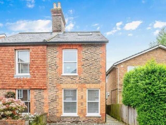 House for sale in Woodhatch, Red Hill