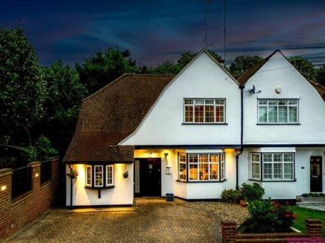 House for sale in Batchworth, Hertfordshire